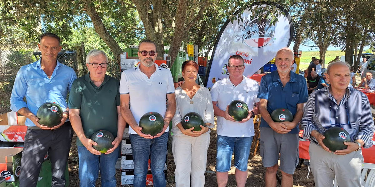 Nella foto da sinistra: Aristide Palermo (Alma Seges), Luciano Trentini, Ferruccio Petrarchin (CICO-Mazzoni), Nicoletta Magnoni (Lorenzini Naturamica), Pierluigi Castello (Ortofrutta Castello), Sandro Colombi e Carmine Alfano (Alma Seges)